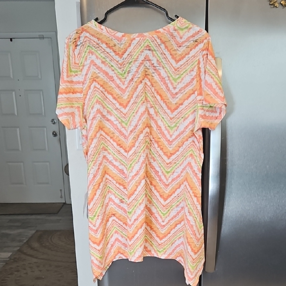 Chevron Patterned Women's Top - Picture 4 of 4